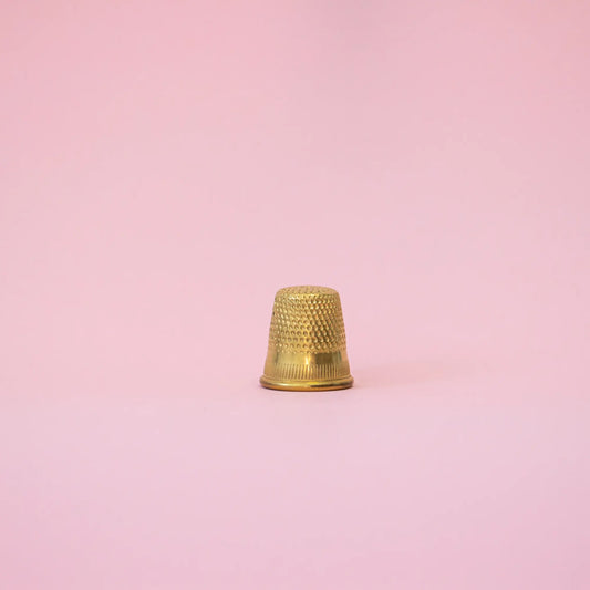 Klasszikus arany színű fém gyűszű – 17 mm átmérővel